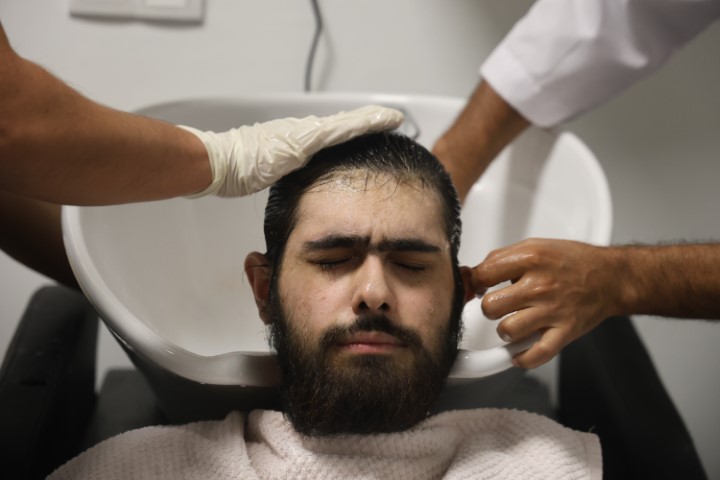 23 Yaşındaki Genç Tıraş Oldu