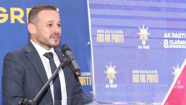Ak Parti Ilce Baskani Kurt Istifa Etti