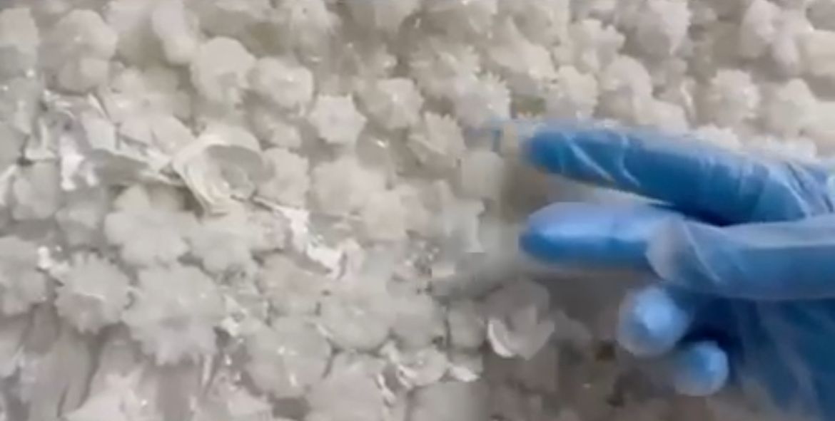 Gelinliğe Işlenmiş Uyuşturucu (2)