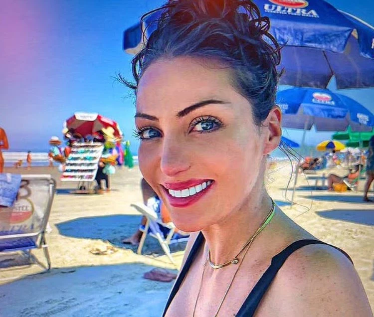 Barbiye Benzeyen Kadın2