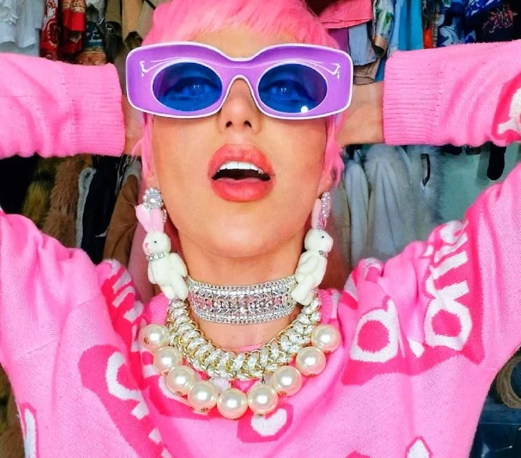 Barbiye Benzeyen Kadın3