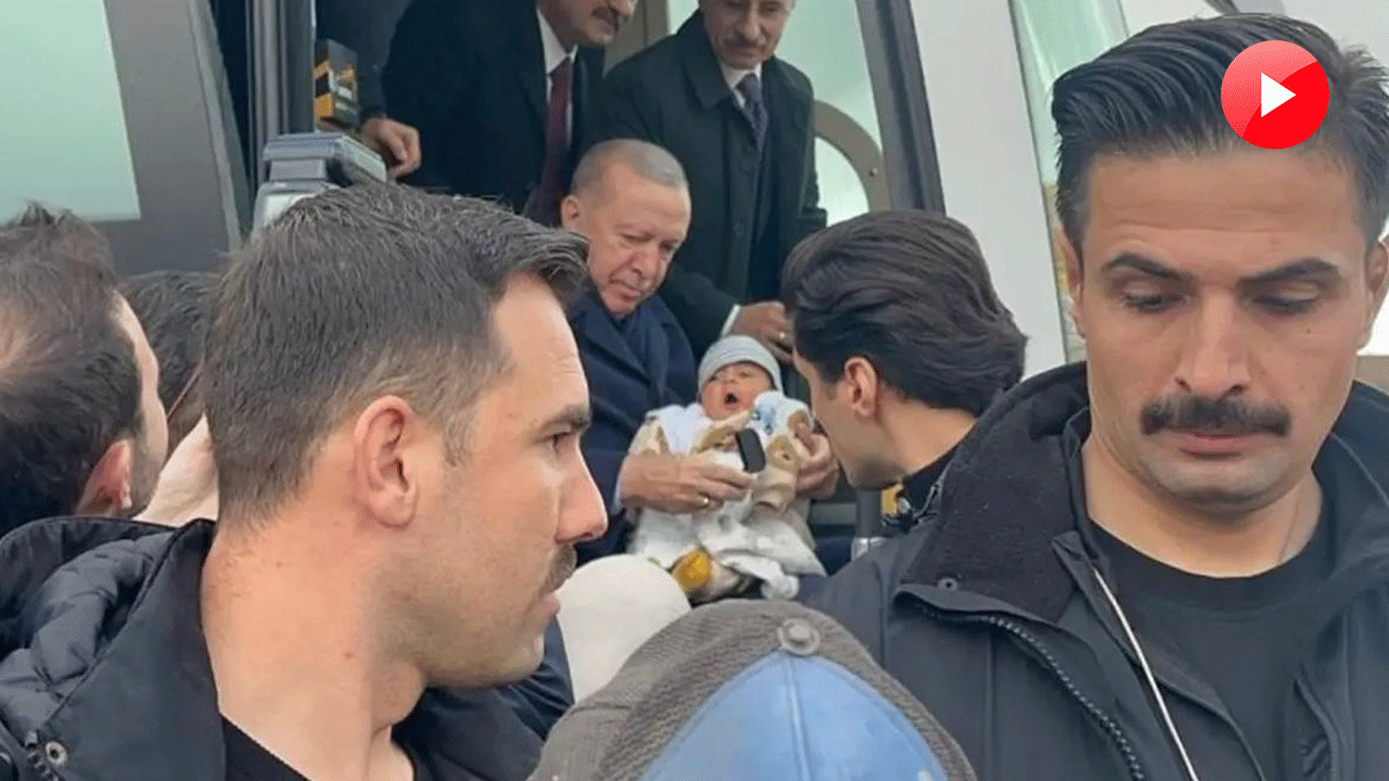 Cumhurbaşkanı Erdoğan konvoyu durdurdu: 4 aylık bebeğe altın hediye etti