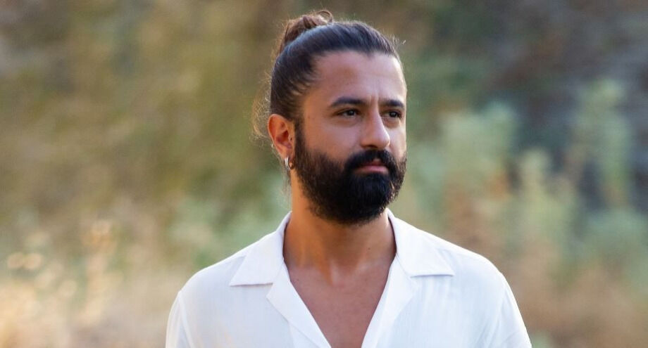 Şarkıcı Koray Avcı teknede yaşamaya başladı