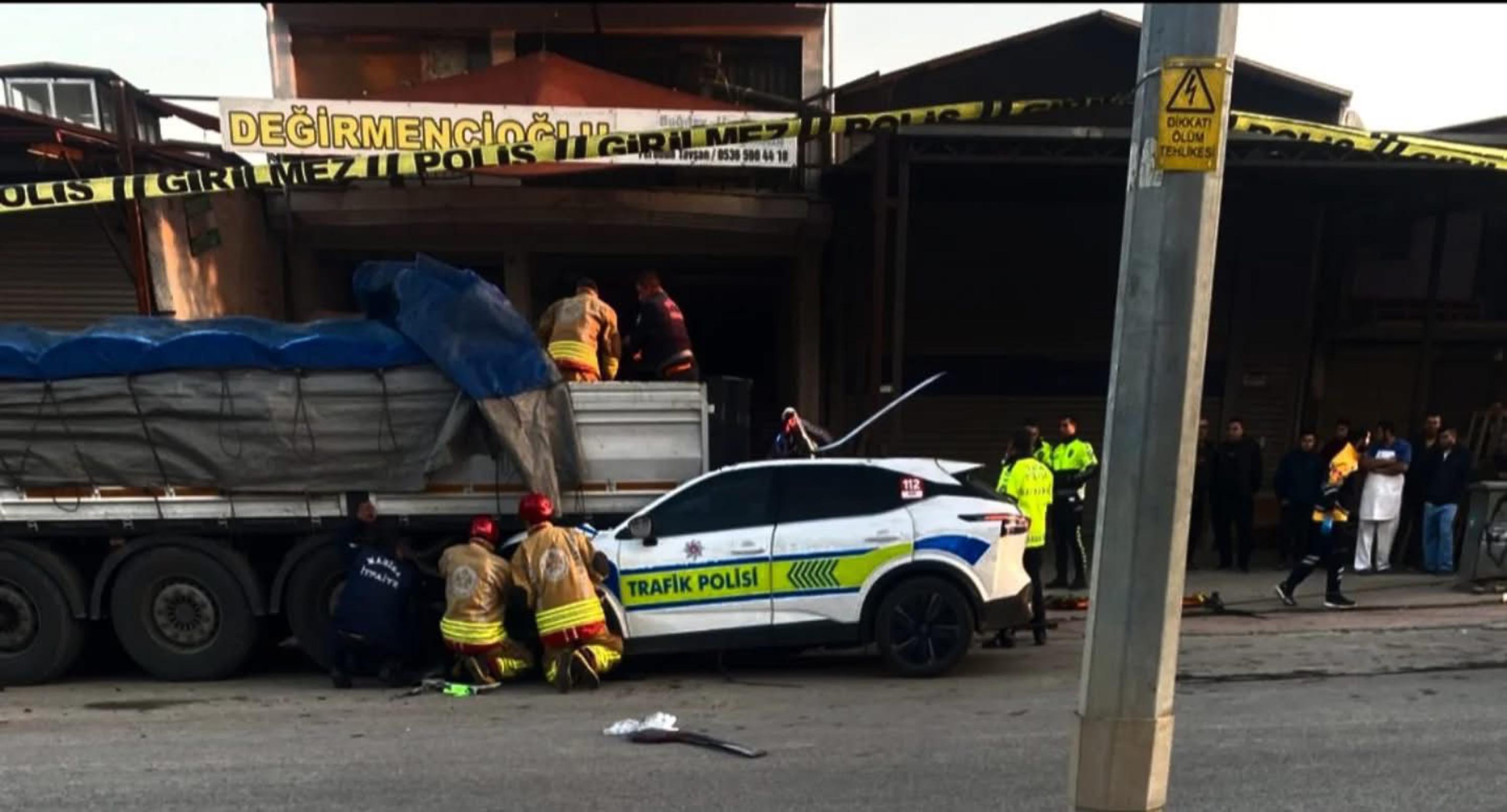 P O L I S A R A C I T I R A C A R P T I 1 S E H I T 1 Y A R 1016514 301580