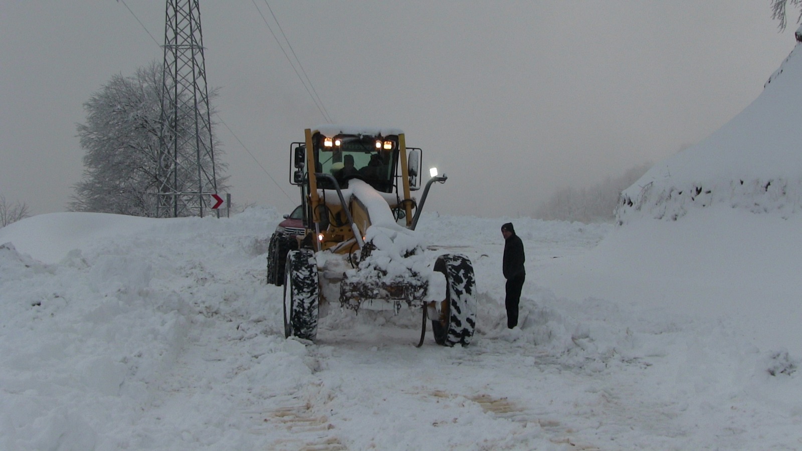 A R T V I N’ D E K A R N E D E N I Y L E A R A C L A R Y O L D A K A 1063978 315704