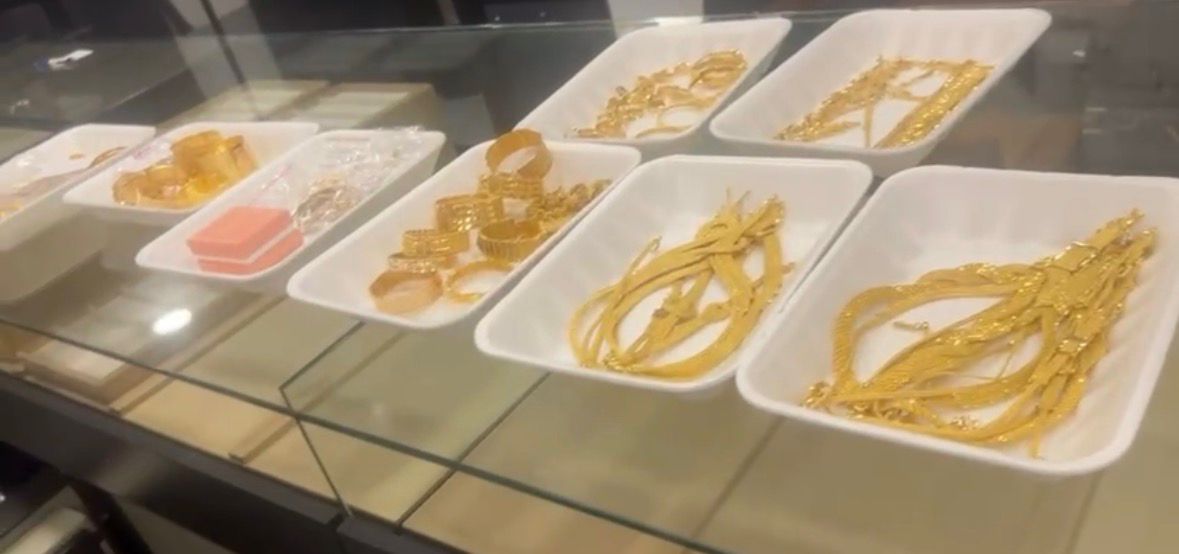 I S T A N B U L B U Y U K C E K M E C E A D L I Y E S I’ N D E N C A 1050772 311814