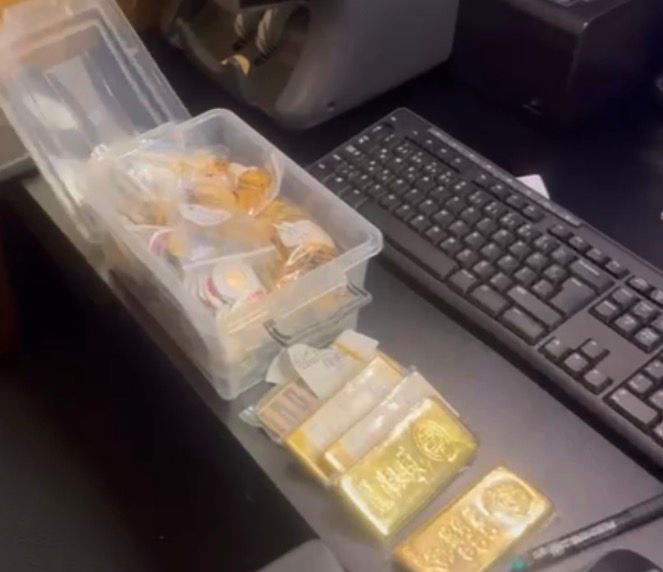 I S T A N B U L B U Y U K C E K M E C E A D L I Y E S I’ N D E N C A 1050773 311814