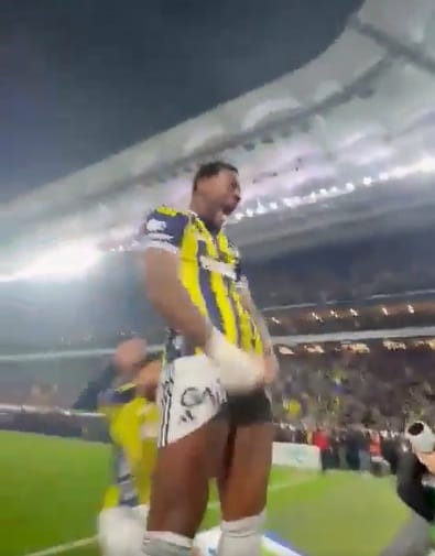 John Duran Gol Sevinci