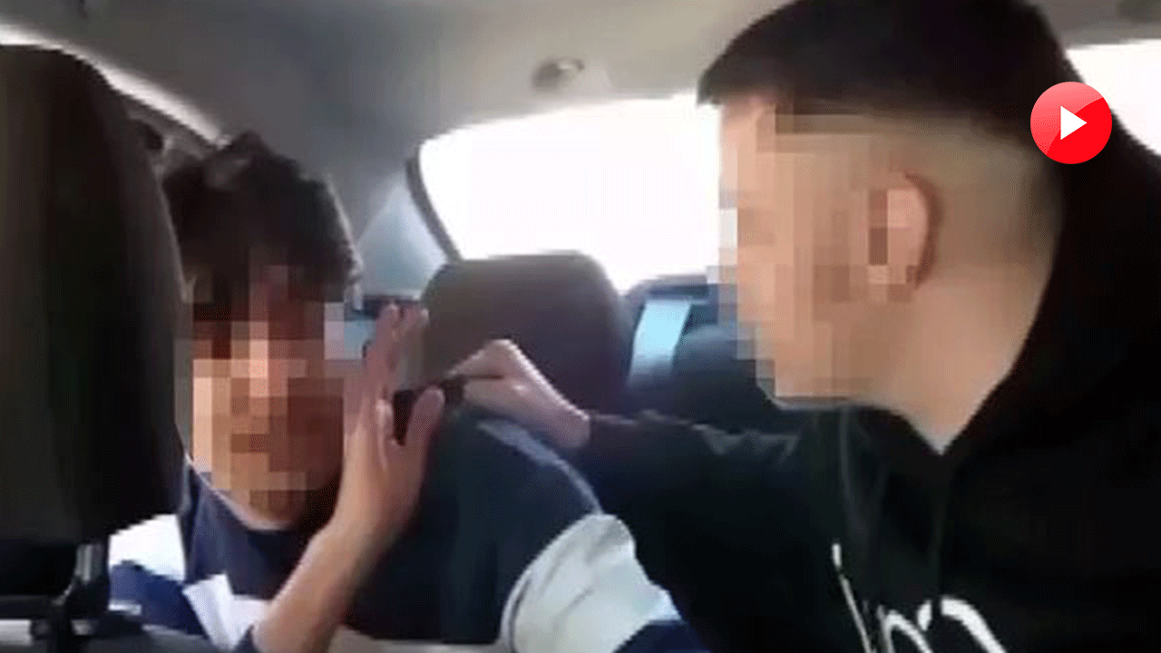 Çevrim içi oyunda küfürleştikleri liseliyi takside alıkoyup, darbettiler