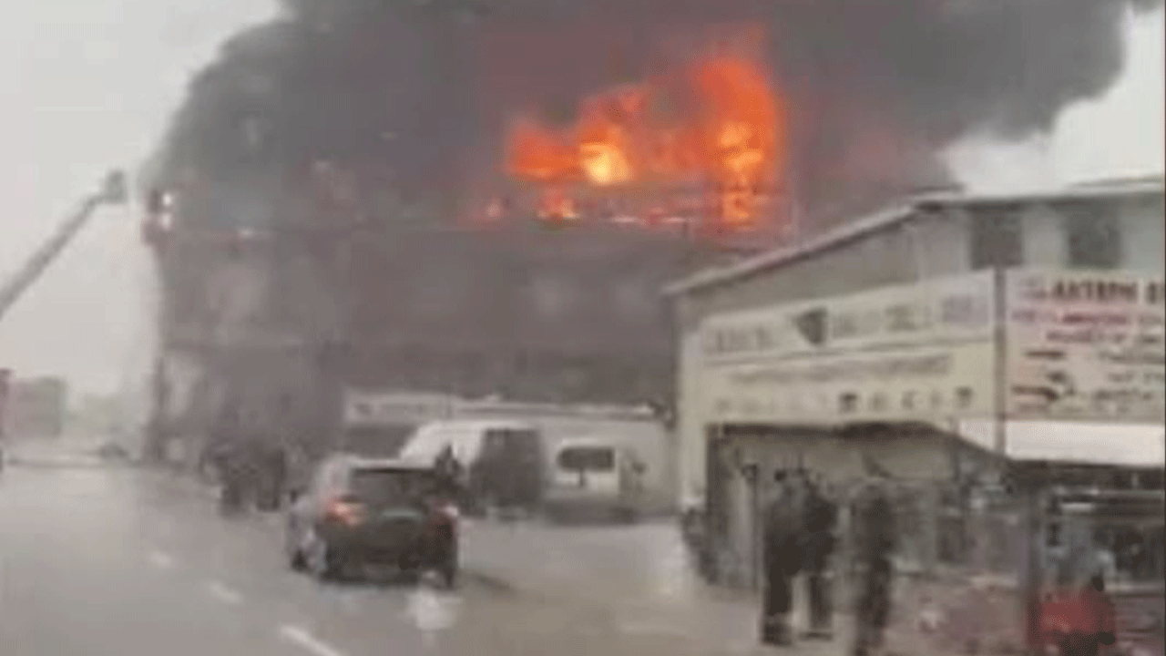 Tuzla'da çakmak üretim fabrikasında yangın