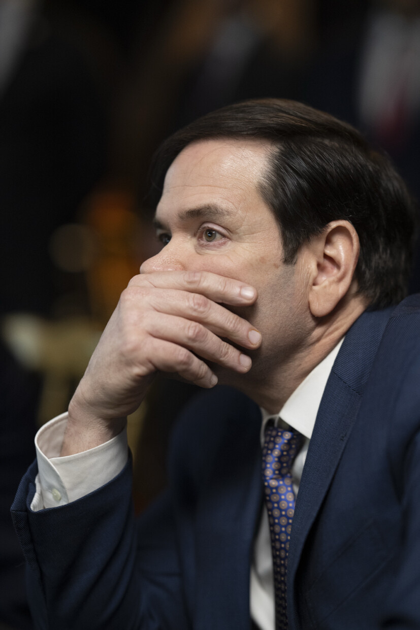 T R U M P V E N E Z U E L A O P E R A S Y O N U N U I Z L E D I G I S 1096786 325571