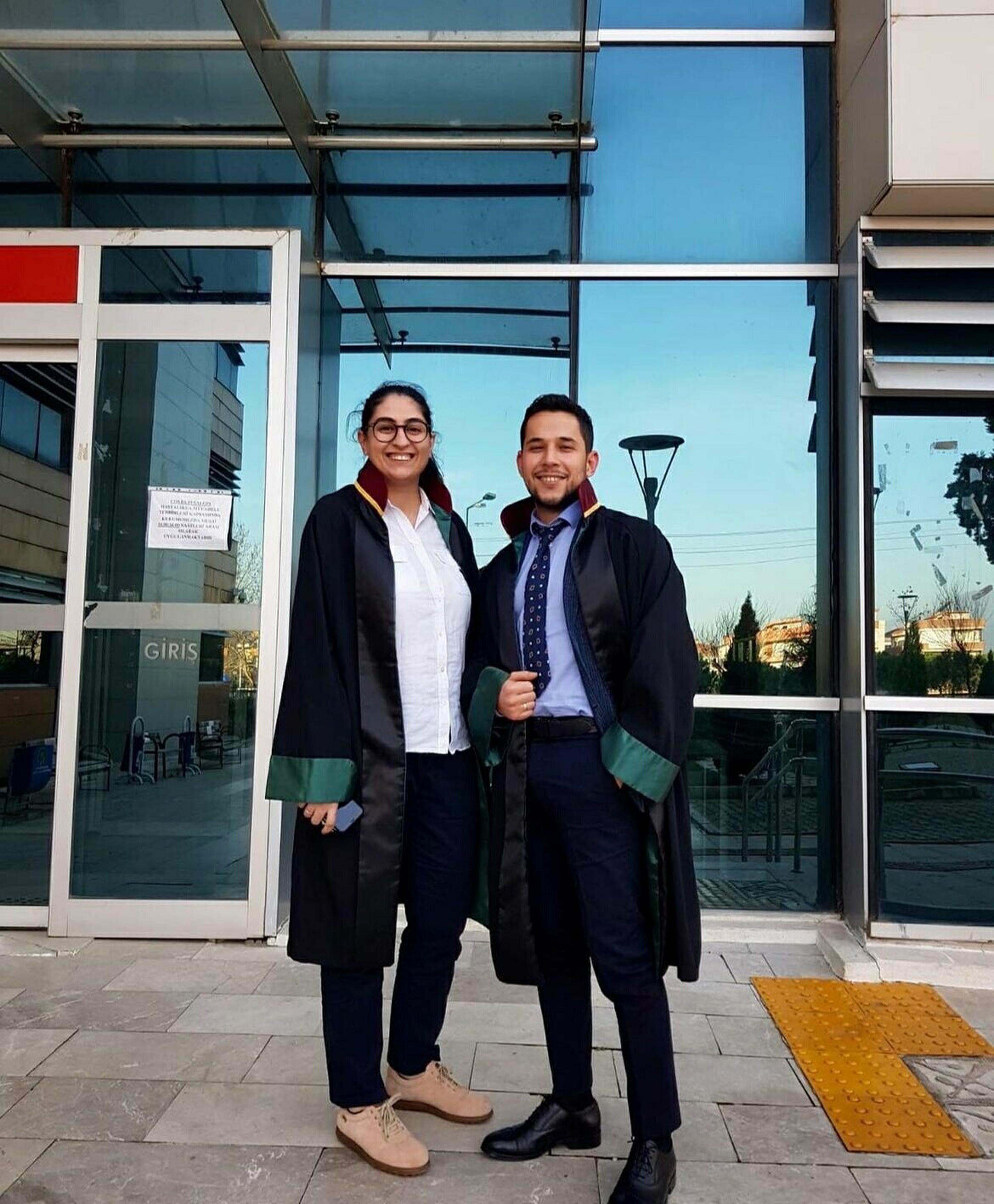 U Z E R I N E K E D I D U S E N H A S T A Y A 50 B I N L I R A T 1134561 336813