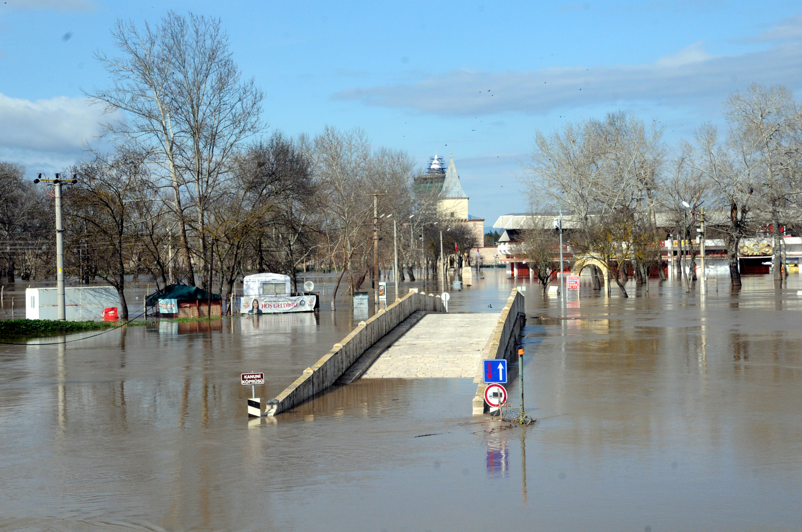 E D I R N E D E D E B I S I A R T A N T U N C A D A K I R M I Z I 1180858 350754