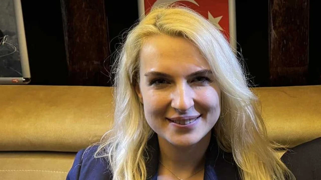 Merve Kir Muftuoglu.