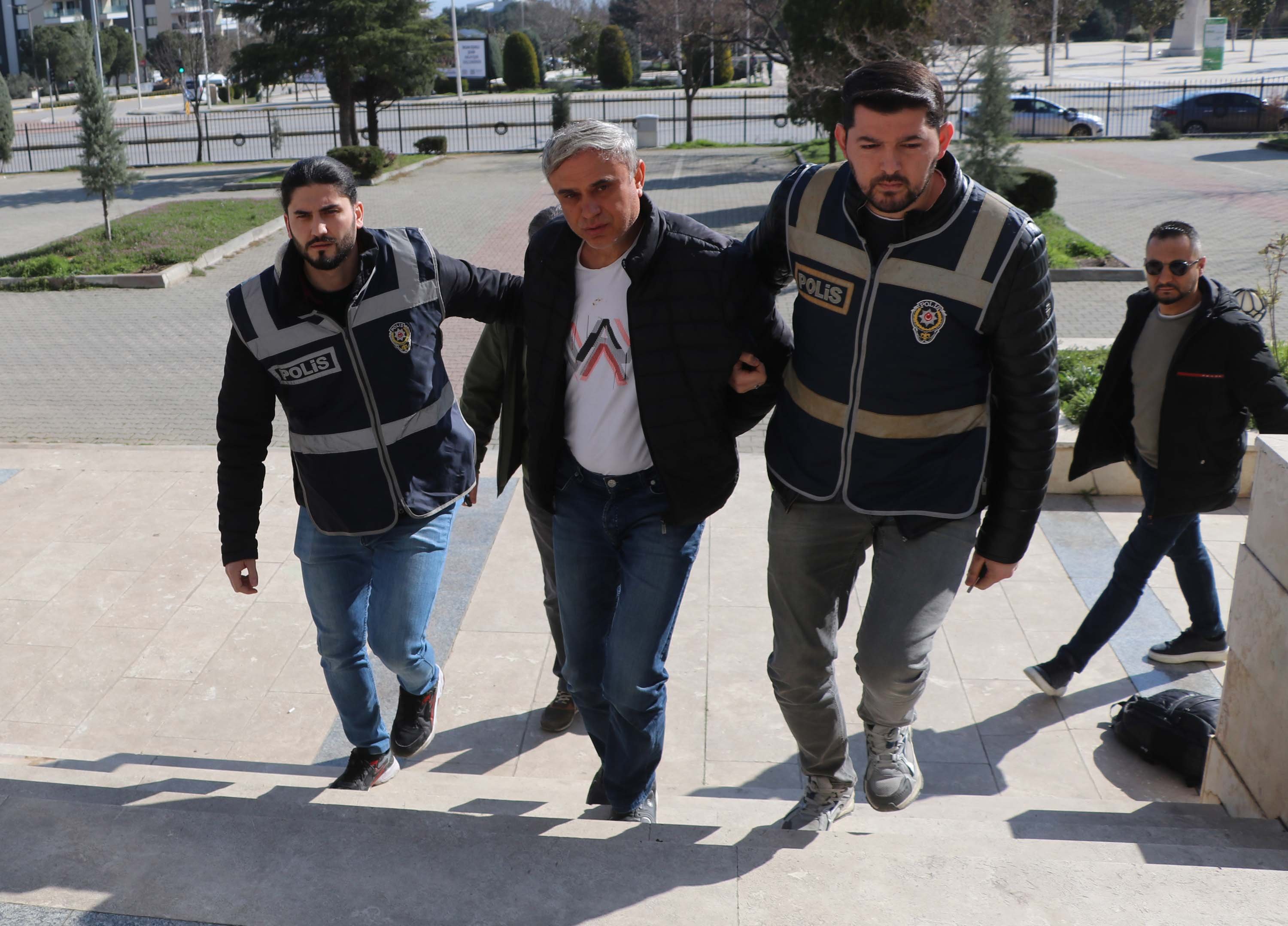 S I G A R A I C T I G I I C I N T A R T I S T I G I E S I N I 13 B 1190652 353815