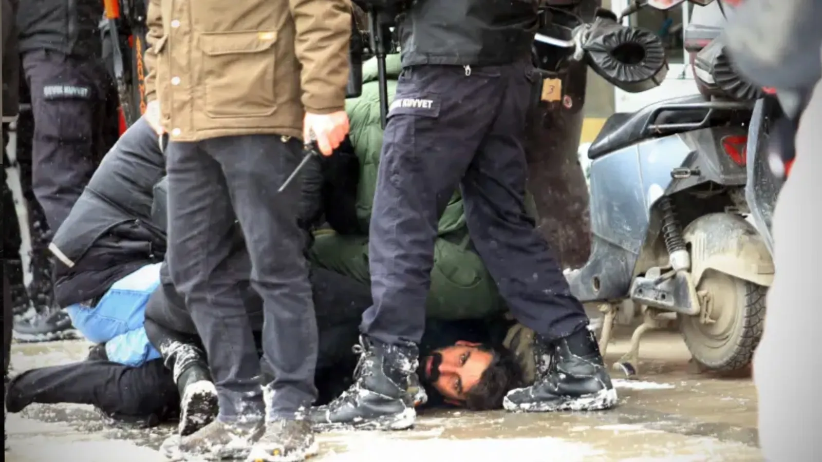 Postal Altında Tanıklık