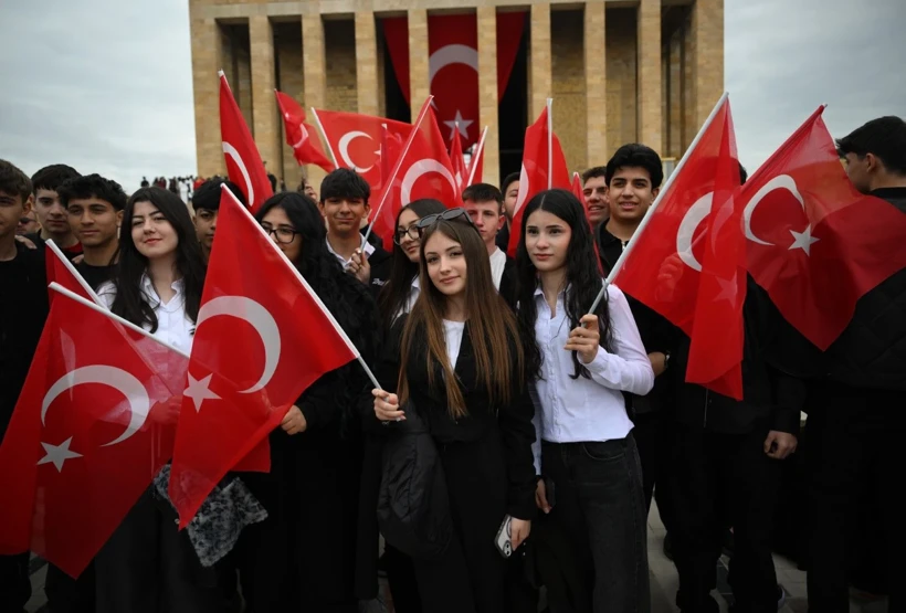 19 Mayıs kutlanıyor: 81 ilden gelen gençler Anıtkabir’i ziyaret etti!
