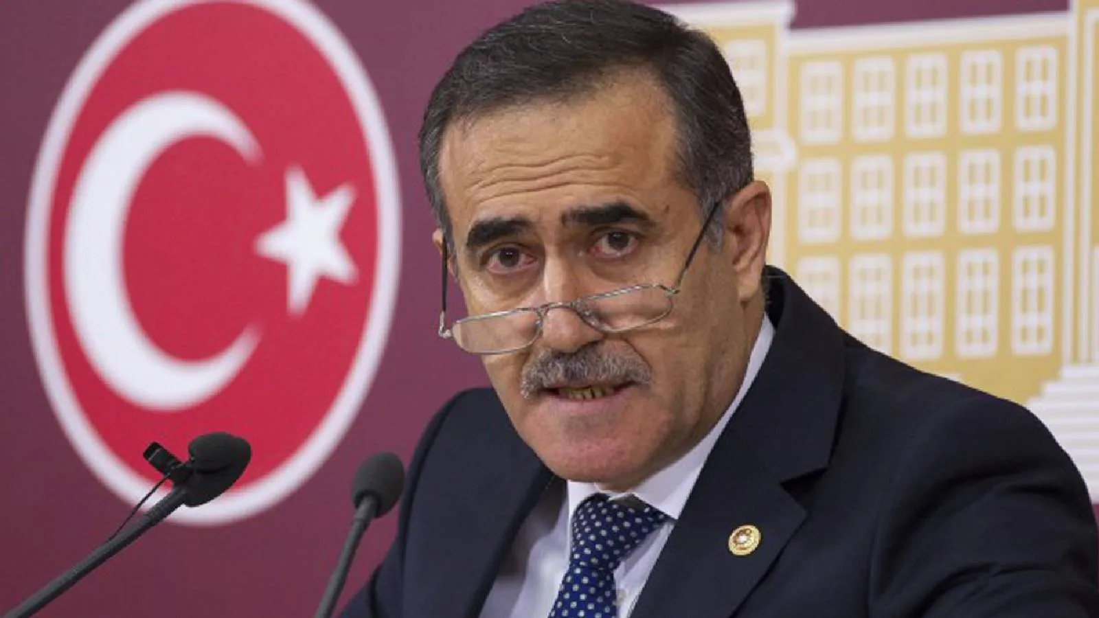 Ihsan Özkes.