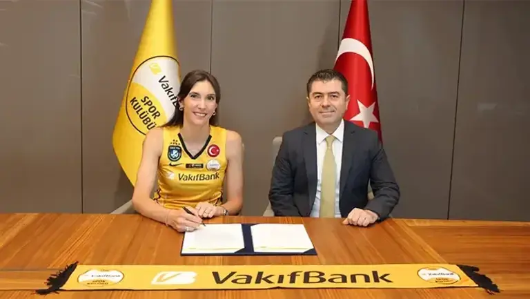 Naz Aydemir Akyol.