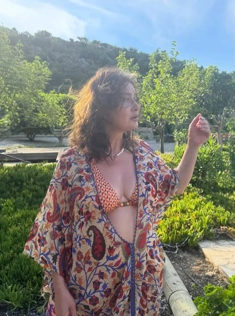 Nurgül Yeşilçay Bikini 3
