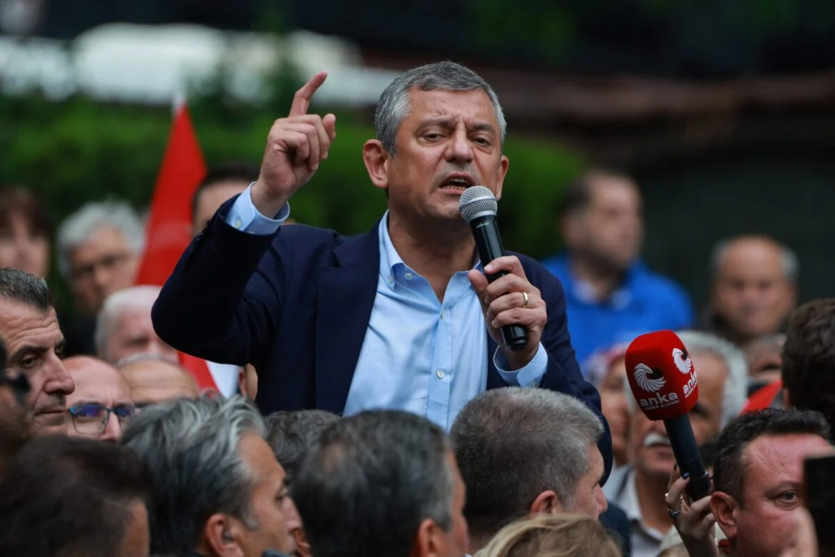 Özgür Özel: Emekli 8 çeyrek altından 2’ye düştüyse, AK Parti de iktidardan düşecek
