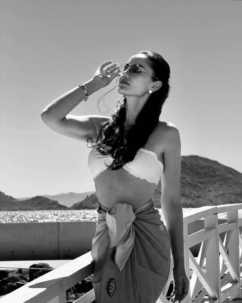 Fahriye Evcen Bikini 2