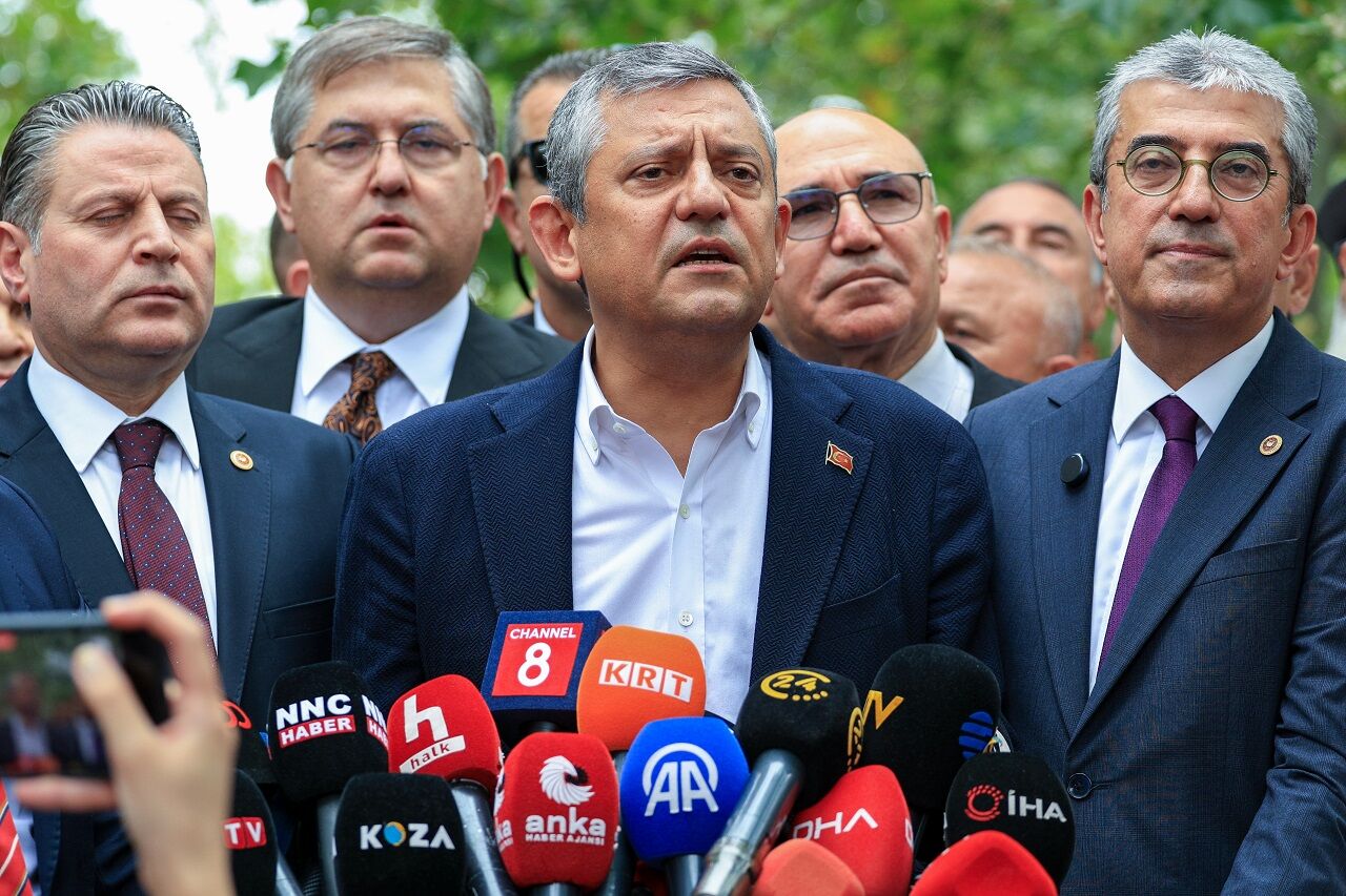 Özgür Özel'den YENİ Parti açıklaması: 'Pusulamızın gösterdiği yön iktidardır'