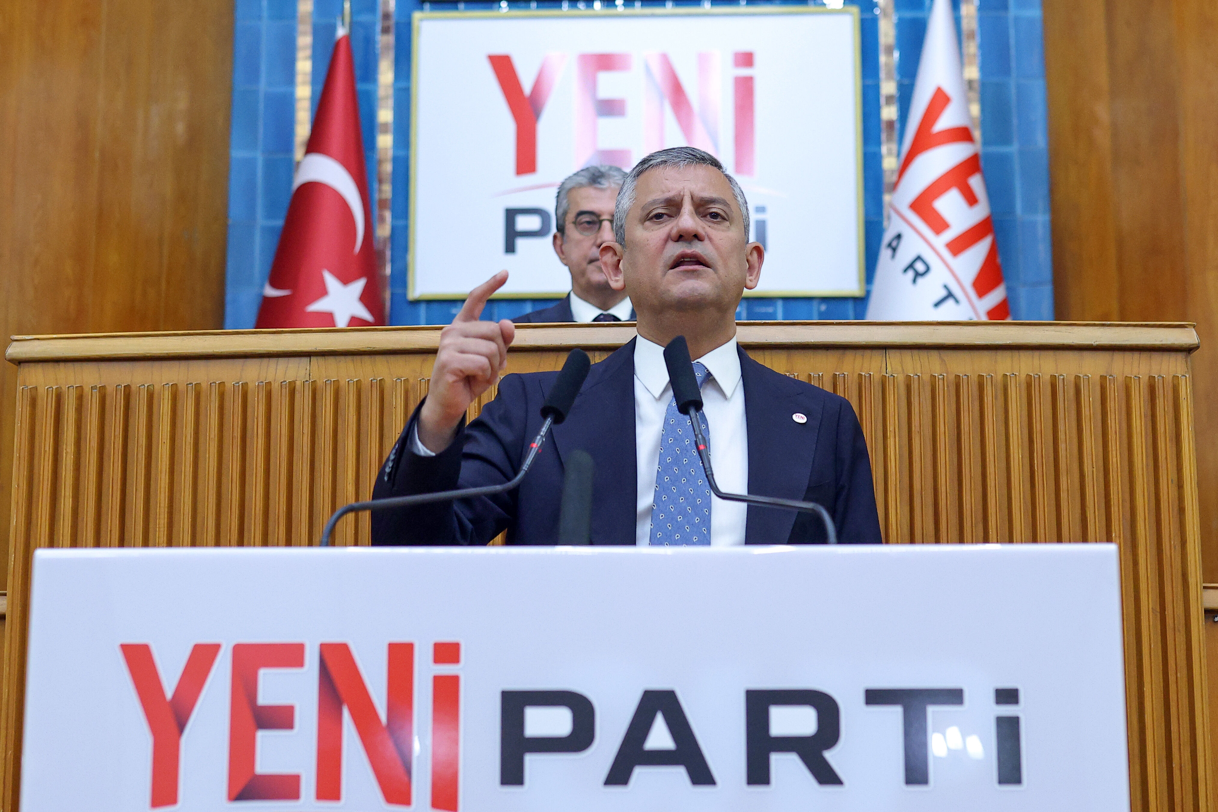 Özgür Özel’den üyelik çağrısı: 'Butlancılardan kurtulun Yeni Parti’ye buyurun’