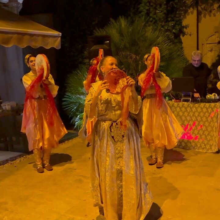 Dilara Turkkandan Unutulmaz Kina Gecesi Ameliyattan 6 Saat Sonra Piste Cikti 7Jpg Q8Lczerq 0M3 Jt C Wb Z O C Zw
