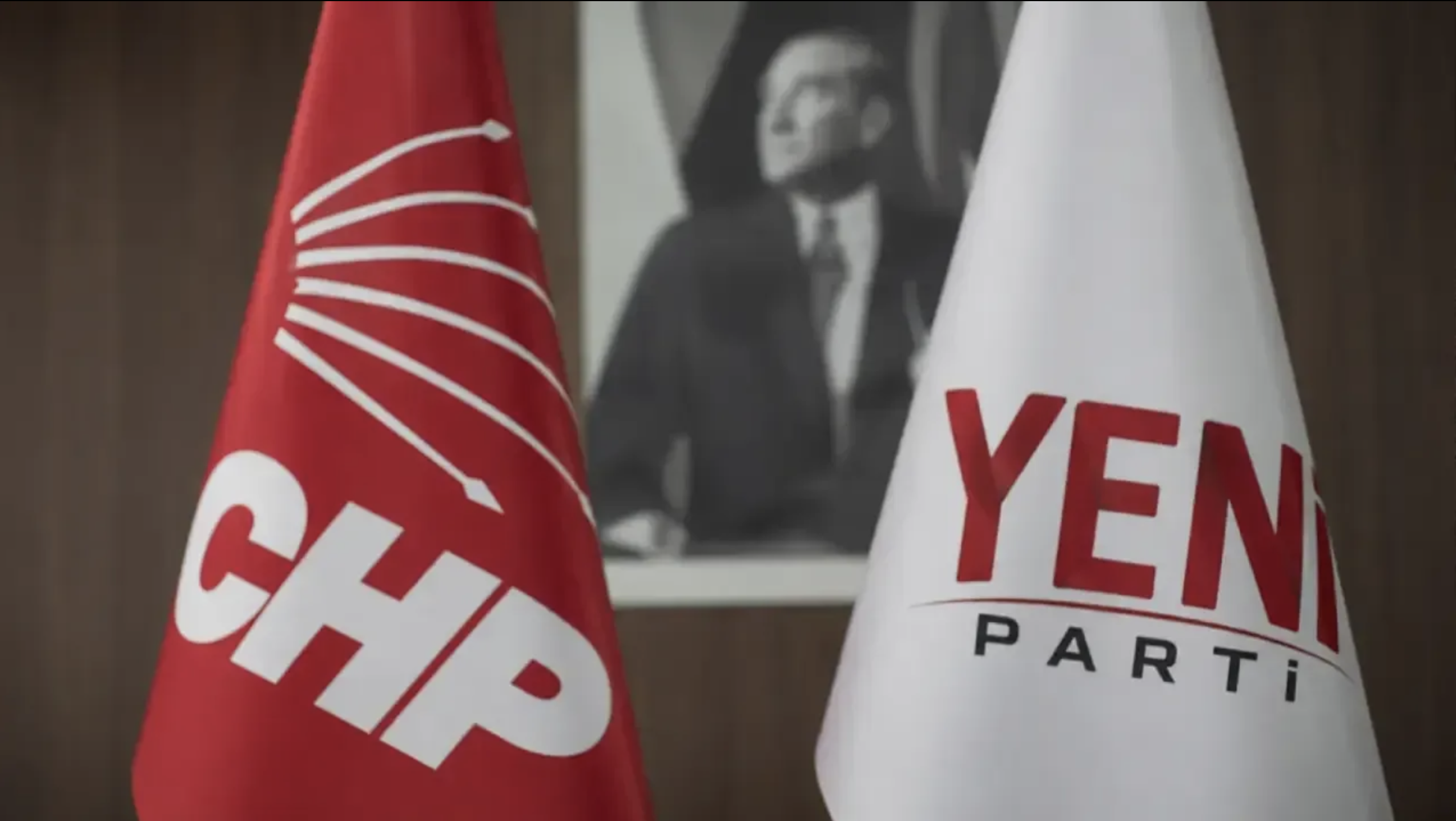 Toplu şekilde istifa eden CHP’li belediye meclis üyeleri, Yeni Parti’ye geçti!