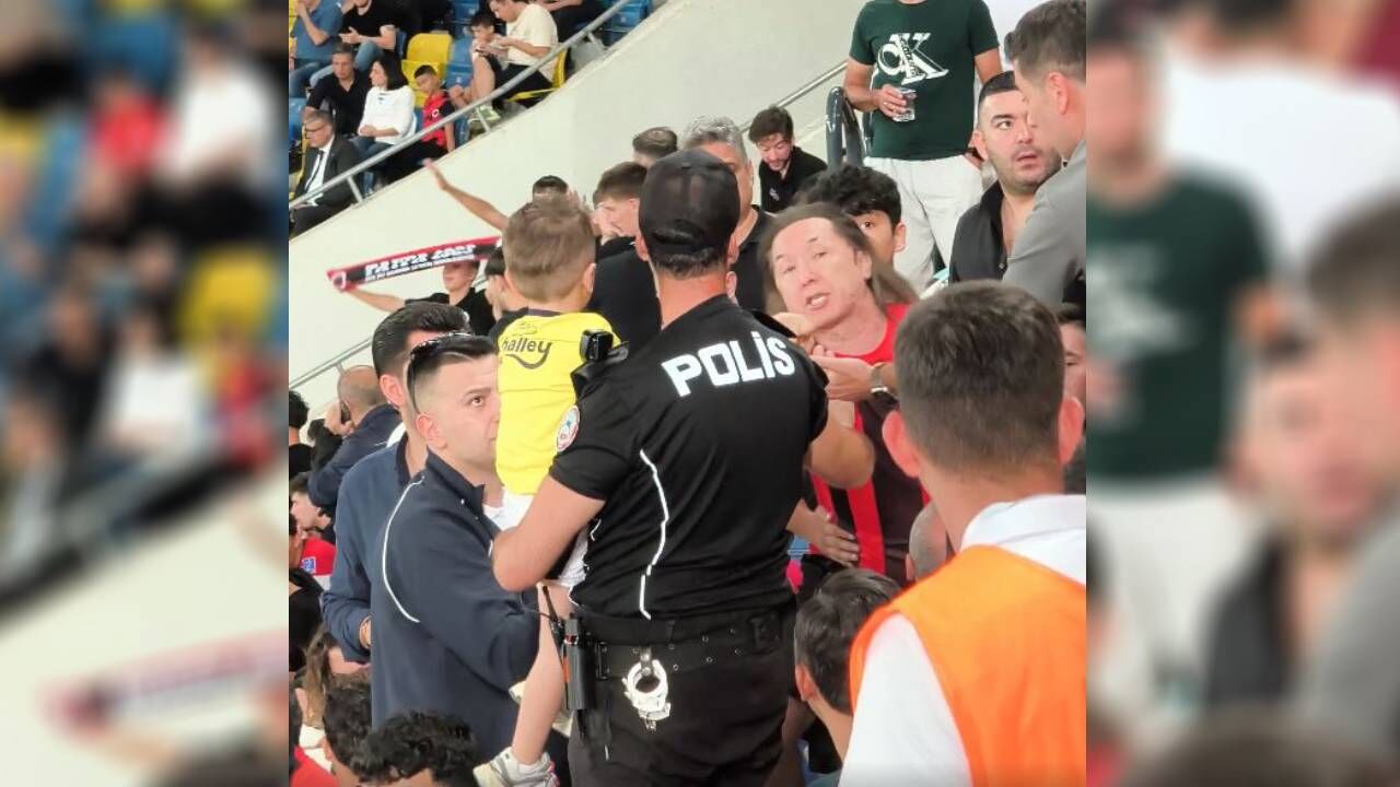 Bakan Bak'tan Fenerbahçeli çocuğun formasının çıkarılmasına ilişkin açıklama