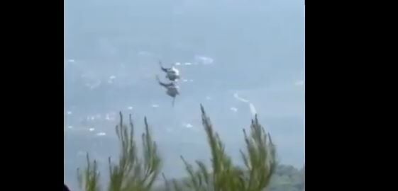 Yunanistan'da iki helikopter havada çarpıştı!