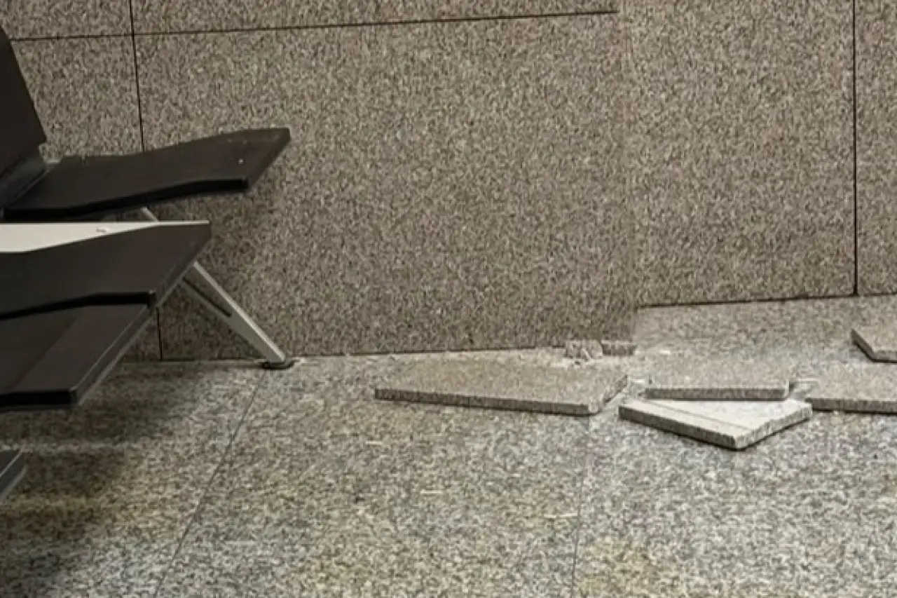 İstanbul Adliyesi’nde duvar kaplaması avukatın üzerine düştü!