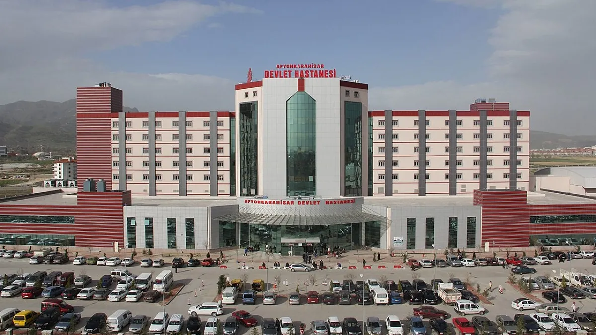Afyonkarahisar Devlet Hastanesi'ne operasyon: Doktorlar dahil 15 gözaltı
