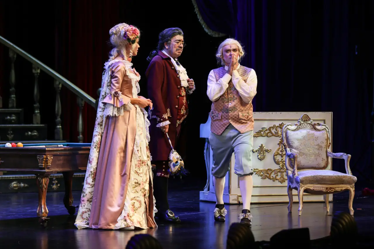 Amadeus sahnelere veda ediyor