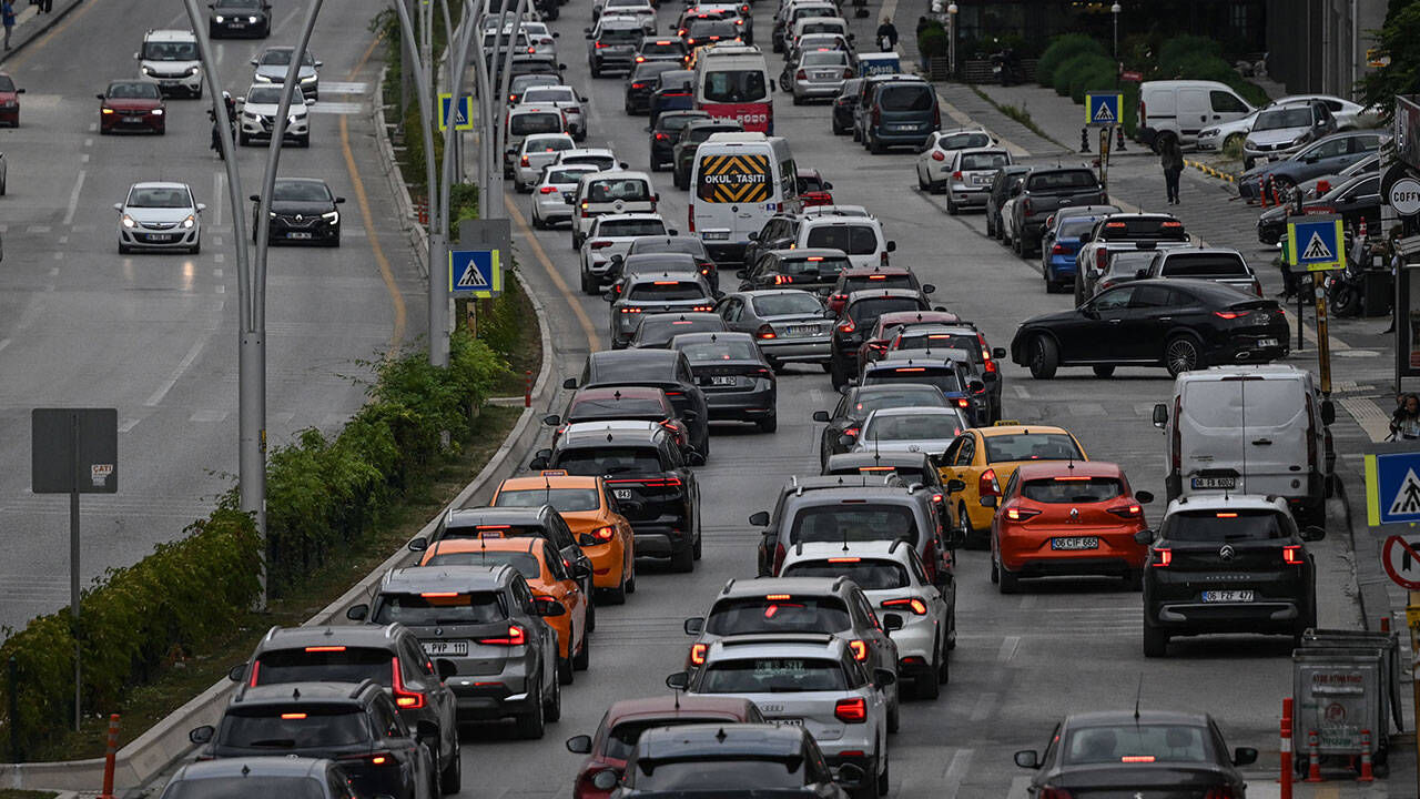 Okullar açıldı, Ankara'da sabah trafiği yoğunlaştı