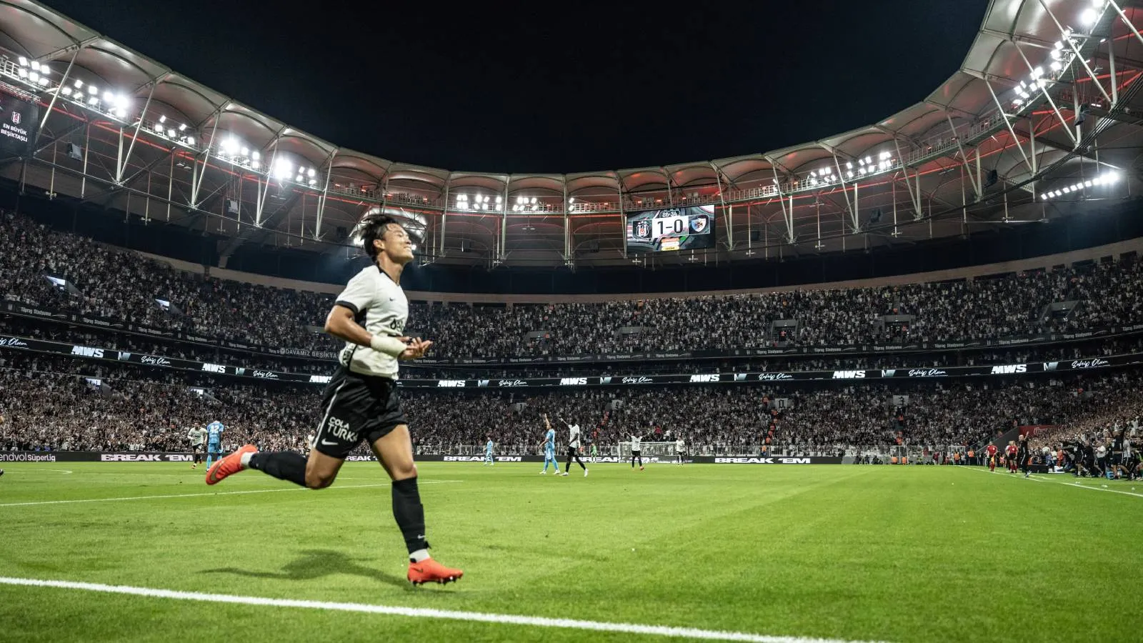 Beşiktaş sahasında Erzurumspor'u 3 golle geçti