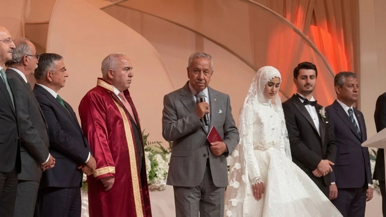 Cumhurbaşkanı Başdanışmanı Oktay Saral'dan Bülent Arınç'a sert sözler