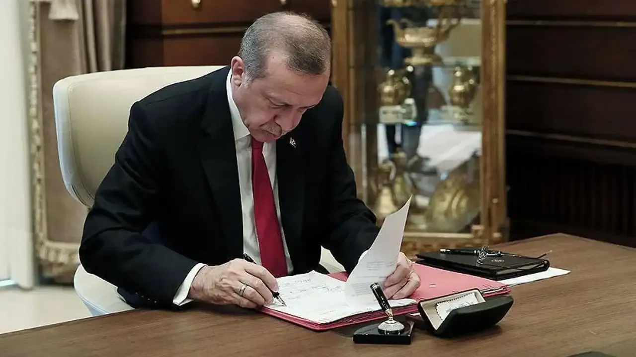 Erdoğan imzaladı: Memurları ilgilendiren yönetmelik değişikliği Resmi Gazete’de