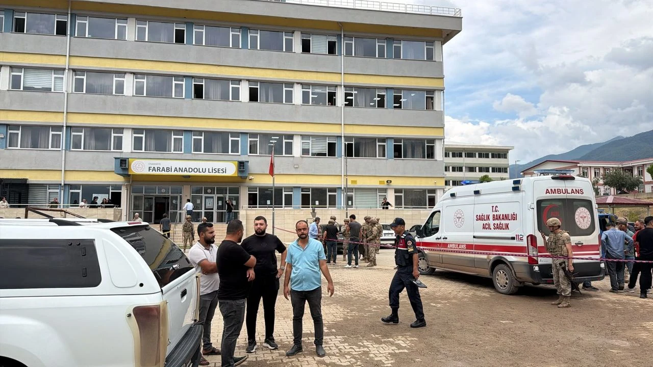 Osmaniye'de okul saldırısı: 1 öğretmen hayatını kaybetti, eğitime ara verildi