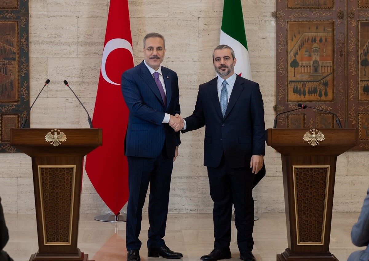 Suriye’ye giden Hakan Fidan’dan SDG’nin feshine ilişkin kritik açıklama
