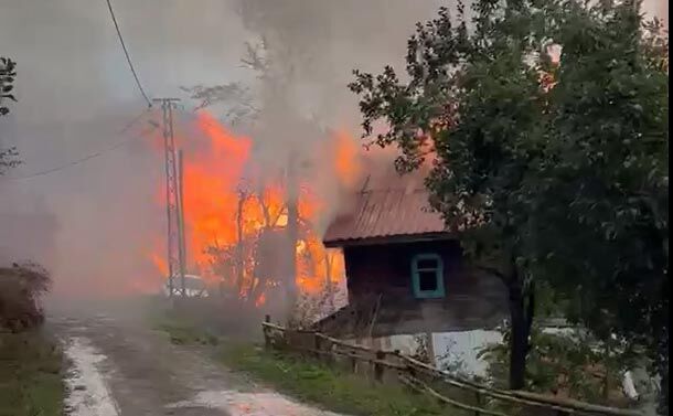 İnebolu’da bir evde çıkan yangın bitişiktekilere de sıçradı