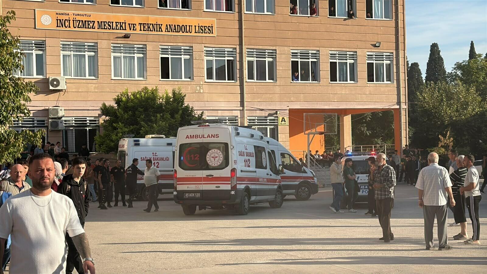 Manisa'da okula silahlı saldırı: 2'si ağır 11 öğrenci yaralandı, 4 gözaltı