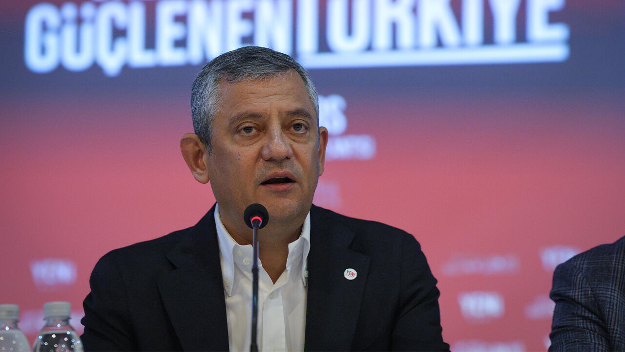 Özel’den Öcalan ve Demirtaş yorumu: Karşı karşıya getirme niyetim yok