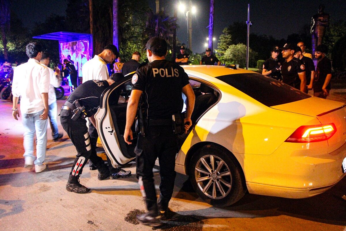Adana’da 'Huzur ve Güven' denetimi; aranması olan 64 kişi yakalandı