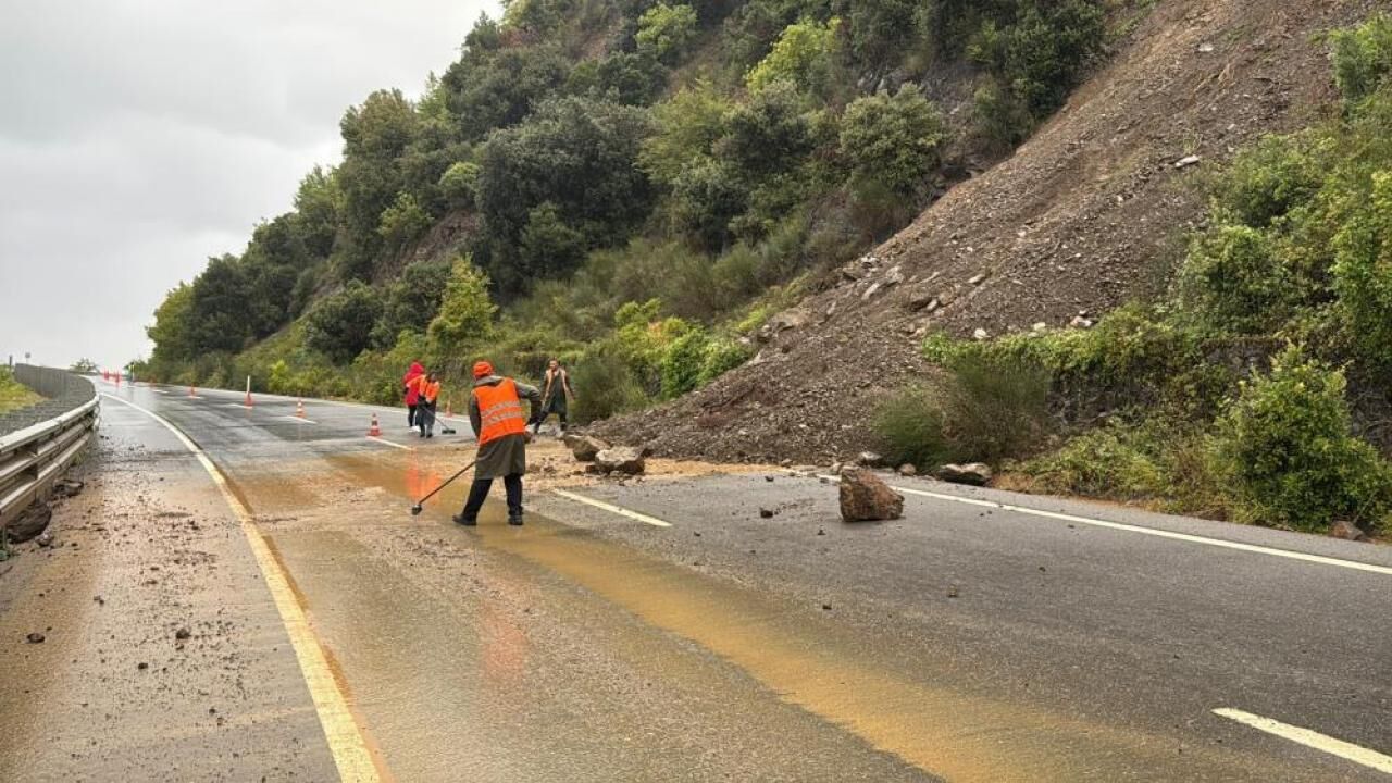 Zonguldak'ta sağanak yağış heyelana neden oldu