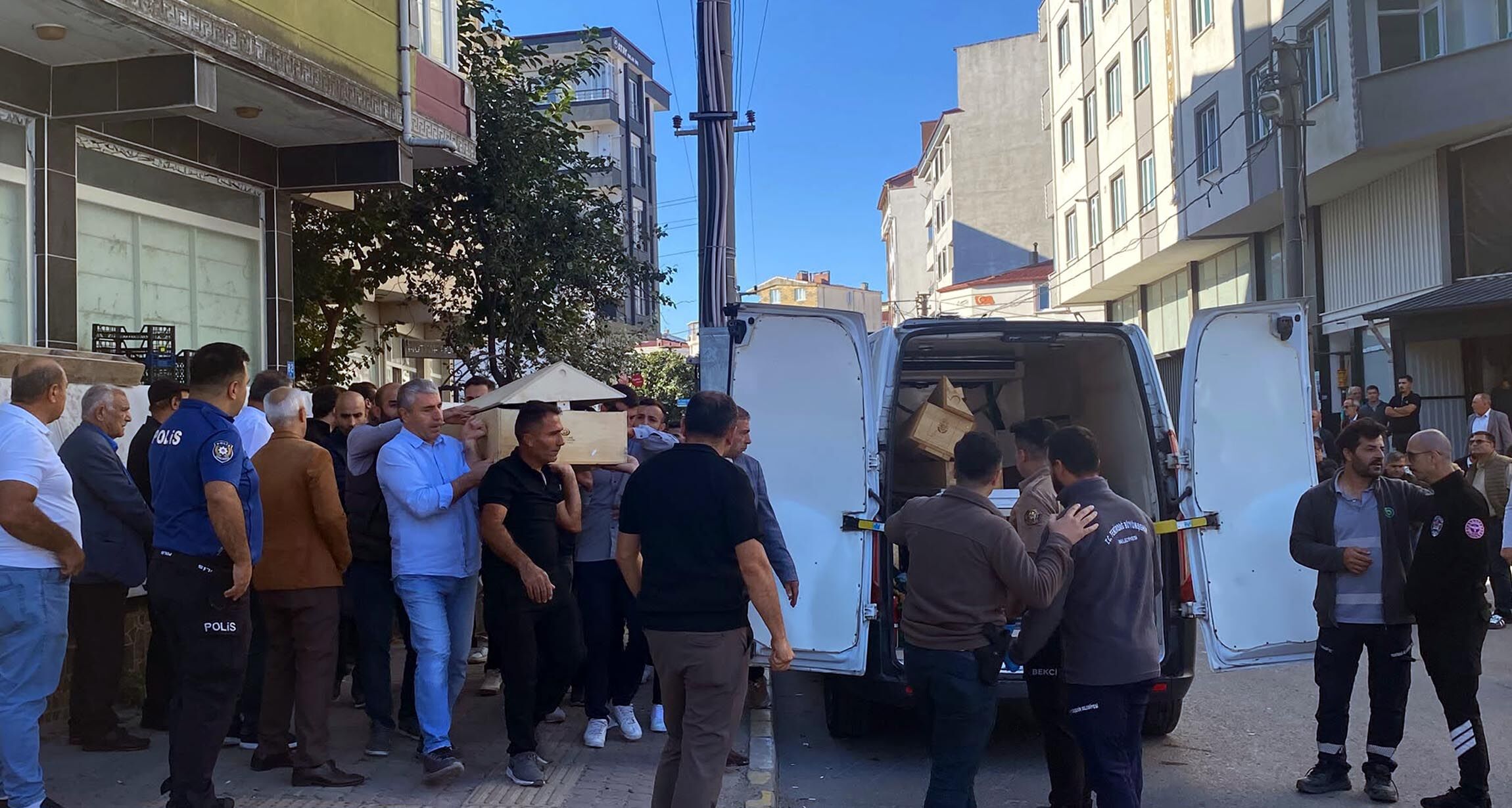 Tekirdağ'da tartıştığı eşini öldürüp, sabaha kadar başında bekledi