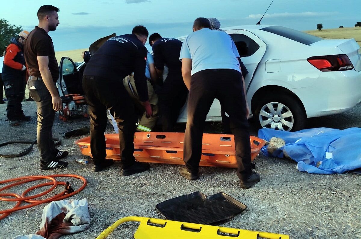 Düğün konvoyunda kaza: 3 ölü, 4 yaralı