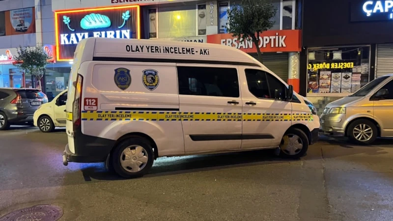 İstanbul'da cadde ortasında silahlı kavga: 2 yaralı