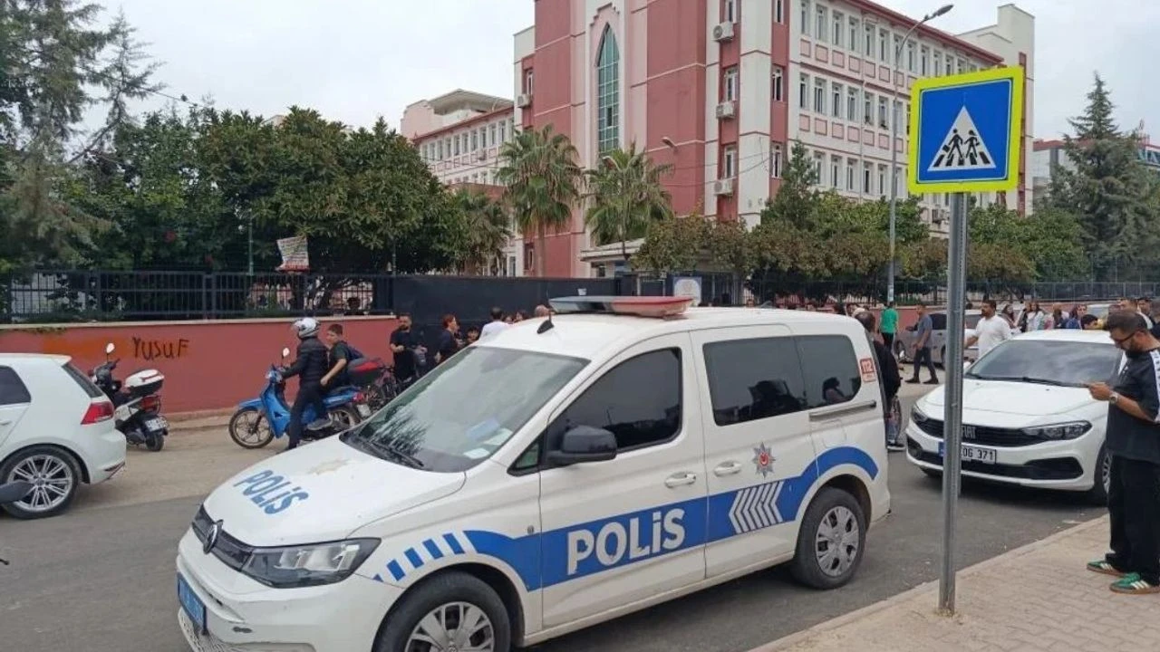 Adana'da ortaokulda saldırı: Kız öğrenci sınıf arkadaşını bıçakladı